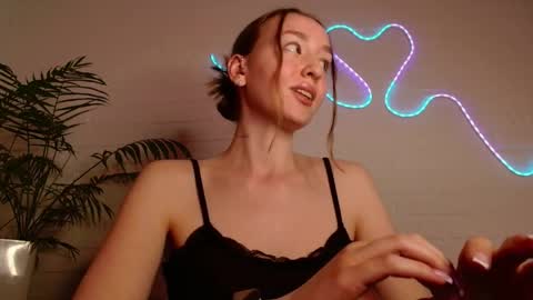 Snapshot of whiteprincessluna chatting on 04/19/26, 06:10 You wont find me here on Saturdays and Sundays online show from 04/19/26, 06:10