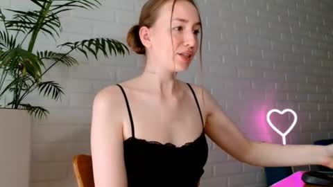 Snapshot of whiteprincessluna chatting on 07/06/26, 12:35 You wont find me here on Saturdays and Sundays online show from 07/06/26, 12:35