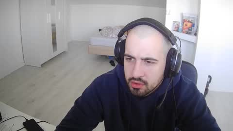 Snapshot of whiterock2000 chatting on 12/18/24, 11:24 whiterock2000 online show from 12/18/24, 11:24