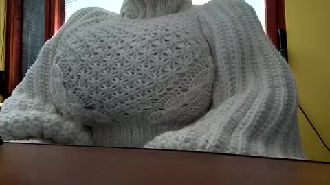 whitesweater online show from 10/29/25, 08:16