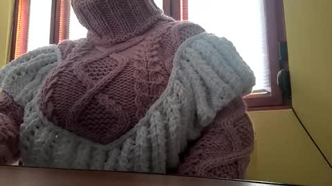 Snapshot of whitesweater chatting on 12/15/25, 06:50 whitesweater online show from 12/15/25, 06:50