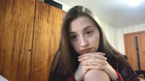 Snapshot of whitneyehlers chatting on 03/18/26, 02:42 Vicky online show from 03/18/26, 02:42