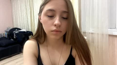 Snapshot of whitneyehlers chatting on 04/14/26, 09:10 Vicky online show from 04/14/26, 09:10