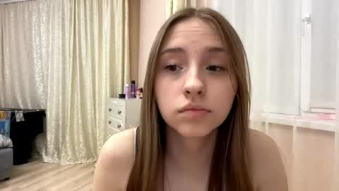 Snapshot of whitneyehlers chatting on 04/19/26, 06:32 Vicky online show from 04/19/26, 06:32