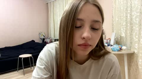 Snapshot of whitneyehlers chatting on 04/22/26, 07:59 Vicky online show from 04/22/26, 07:59