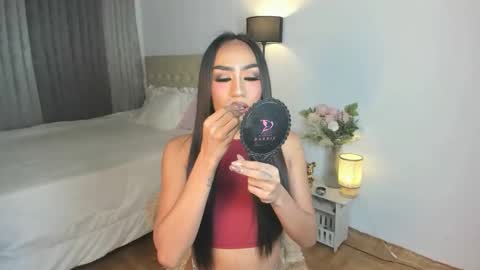 Snapshot of whitneytop69 chatting on 11/08/25, 07:12 Arra Brown online show from 11/08/25, 07:12