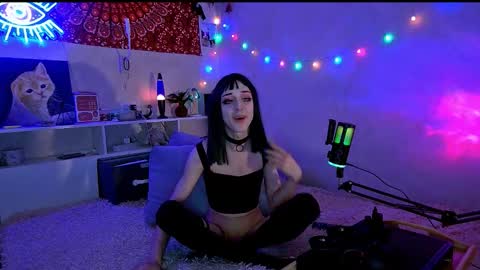 Snapshot of whoalexxa chatting on 10/27/25, 11:36 Alexa online show from 10/27/25, 11:36