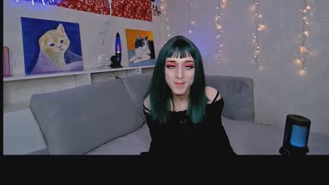 Snapshot of whoalexxa chatting on 11/15/25, 01:18 Alexa online show from 11/15/25, 01:18