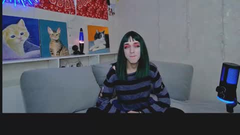 Snapshot of whoalexxa chatting on 11/17/25, 12:22 Alexa online show from 11/17/25, 12:22