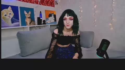 Snapshot of whoalexxa chatting on 11/19/25, 12:05 Alexa online show from 11/19/25, 12:05