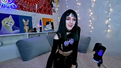 Snapshot of whoalexxa chatting on 11/29/25, 12:19 Alexa online show from 11/29/25, 12:19