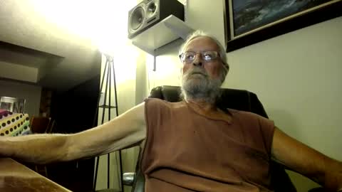 Snapshot of whofcares2 chatting on 10/06/25, 12:41 whofcares2 online show from 10/06/25, 12:41