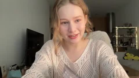 Snapshot of whoisalisa chatting on 06/13/26, 08:01 Alisa online show from 06/13/26, 08:01