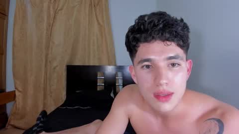 Snapshot of whos_he chatting on 11/30/25, 12:58 whos_he online show from 11/30/25, 12:58