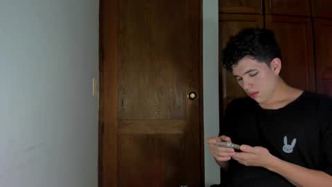 whos_he online show from 01/10/26, 08:32