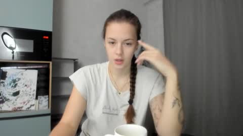 Snapshot of why_again_me chatting on 12/13/25, 07:53 Veronica online show from 12/13/25, 07:53