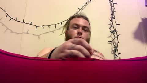 Snapshot of wicked_clown665 chatting on 12/17/25, 04:40 wicked_clown665 online show from 12/17/25, 04:40