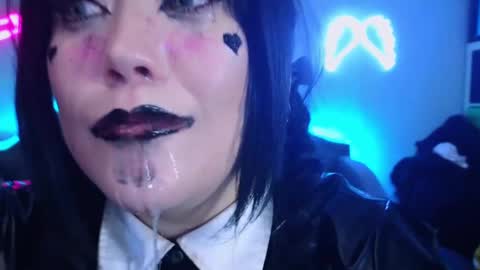 Laura  online show from 12/06/24, 05:31