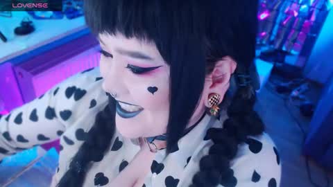 Laura  online show from 01/31/25, 05:40