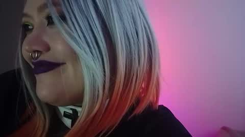 Laura  online show from 11/17/25, 06:52