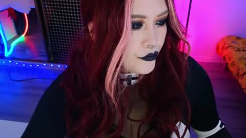 Snapshot of wickedxqueen chatting on 06/18/26, 09:52 Laura online show from 06/18/26, 09:52