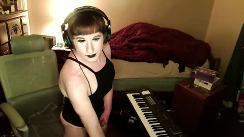 Snapshot of wienerlady chatting on 11/29/25, 04:59 Countess of Hotdogs online show from 11/29/25, 04:59