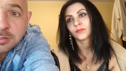 Snapshot of wikibitch chatting on 11/08/25, 12:22 WikiBitch online show from 11/08/25, 12:22