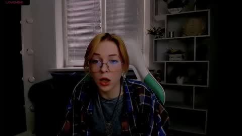 wild_berry_soul online show from 10/26/25, 07:03