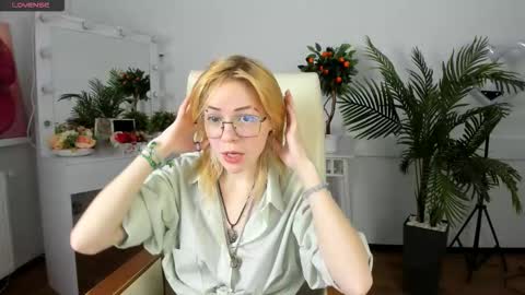 wild_berry_soul online show from 10/27/25, 07:01