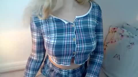 Snapshot of wild_seduction chatting on 02/26/25, 12:14 Ella online show from 02/26/25, 12:14