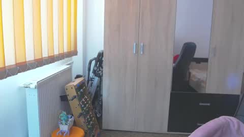 Snapshot of wildbea23 chatting on 12/19/24, 12:23 Bea online show from 12/19/24, 12:23