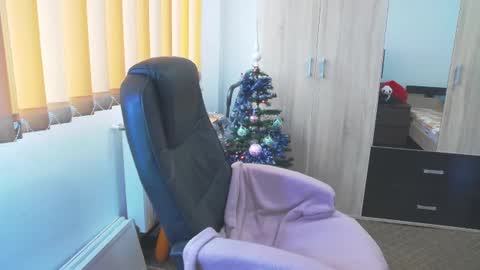 Snapshot of wildbea23 chatting on 12/28/24, 11:52 Bea online show from 12/28/24, 11:52