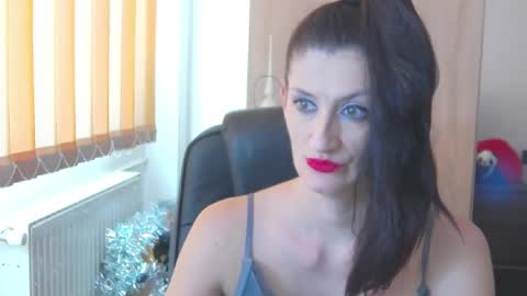 Snapshot of wildbea23 chatting on 01/08/25, 11:21 Bea online show from 01/08/25, 11:21