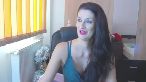 Snapshot of wildbea23 chatting on 01/10/25, 06:42 Bea online show from 01/10/25, 06:42
