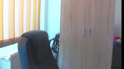 Snapshot of wildbea23 chatting on 02/19/25, 11:17 Bea online show from 02/19/25, 11:17