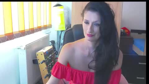 Snapshot of wildbea23 chatting on 09/26/25, 07:01 Bea online show from 09/26/25, 07:01