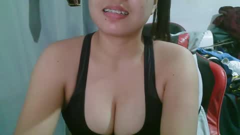 Snapshot of wildcamille chatting on 10/29/25, 06:37 camille online show from 10/29/25, 06:37