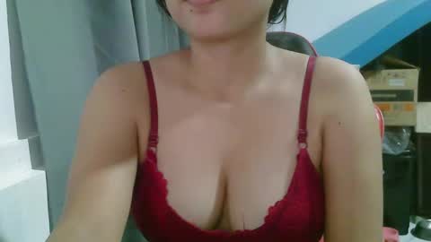 Snapshot of wildcamille chatting on 11/15/25, 11:32 camille online show from 11/15/25, 11:32