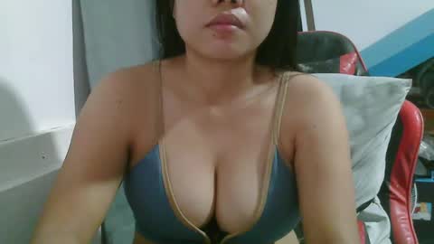 Snapshot of wildcamille chatting on 11/22/25, 11:37 camille online show from 11/22/25, 11:37