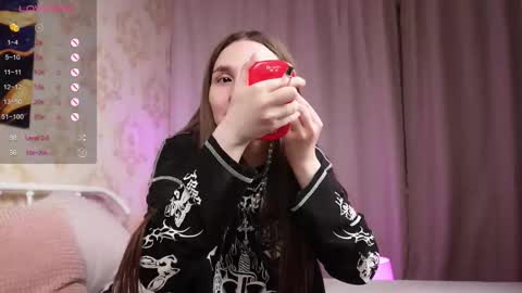 .. alice .. online show from 11/09/25, 06:12