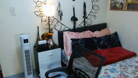 Snapshot of wildesttwinky chatting on 12/17/25, 12:27 Arvie Rubio online show from 12/17/25, 12:27