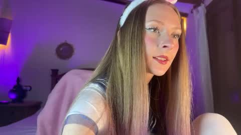 Snapshot of wildfairiesheaven chatting on 04/06/26, 12:41 OF JunoHoly online show from 04/06/26, 12:41