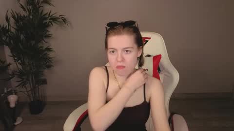 Snapshot of wildfoxysweet chatting on 05/13/26, 08:44 wildfoxysweet online show from 05/13/26, 08:44
