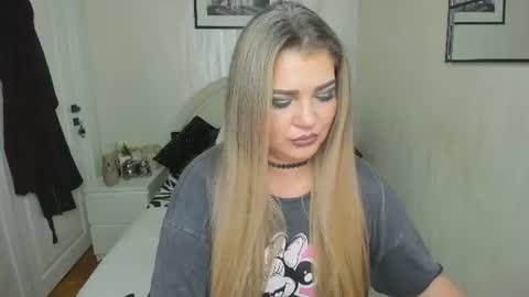 Snapshot of wildkatrina_ chatting on 06/14/26, 07:10 Miss Deea online show from 06/14/26, 07:10