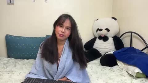 Snapshot of wildtightass chatting on 11/18/25, 04:44 Rhean online show from 11/18/25, 04:44