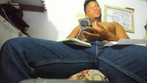 Snapshot of wilfer484725 chatting on 05/11/26, 05:32 wilfer online show from 05/11/26, 05:32