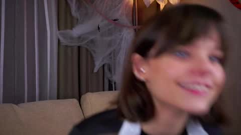 Eva online show from 10/31/25, 01:06