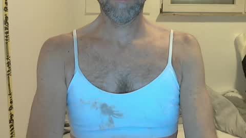 Snapshot of willbillbillwill chatting on 04/21/26, 08:34 Lilian online show from 04/21/26, 08:34
