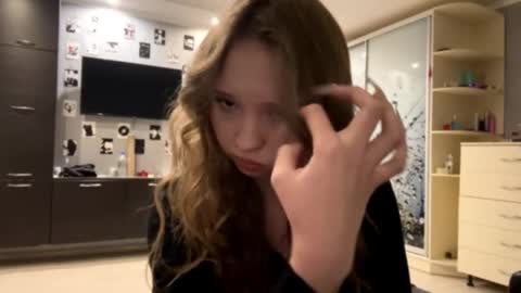 Olivia online show from 12/22/25, 07:11