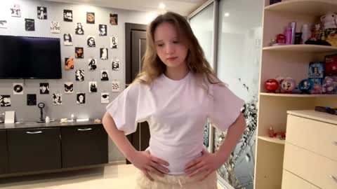 Snapshot of willenasow chatting on 03/30/26, 03:13 Olivia online show from 03/30/26, 03:13